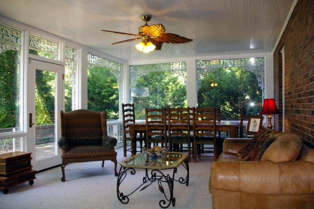 Log Cabin Drive, 24_family room.jpg